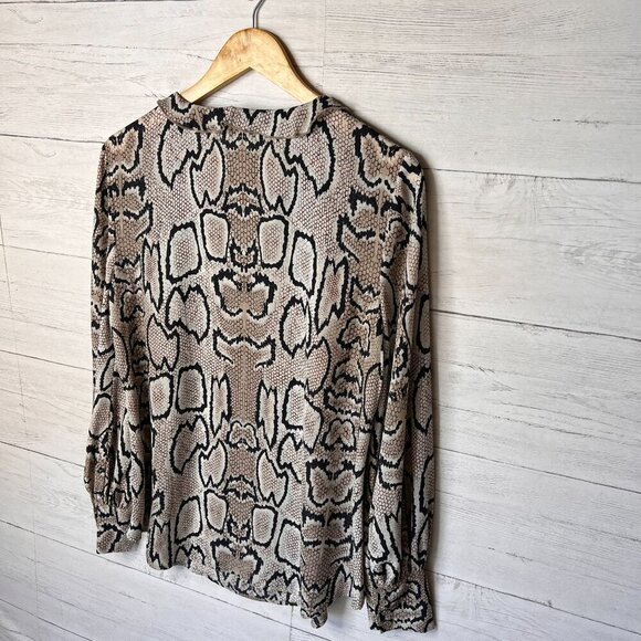 Cabi Blouse Womens Size Medium Serpentine Snake Print Ruffle Collar City Top - Picture 10 of 15